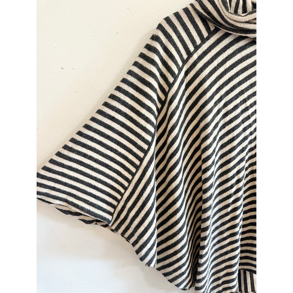 Capote Soft Striped Turtleneck Poncho size M/L - Picture 4 of 10